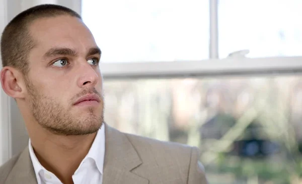 How to disguise hair transplant interventions?