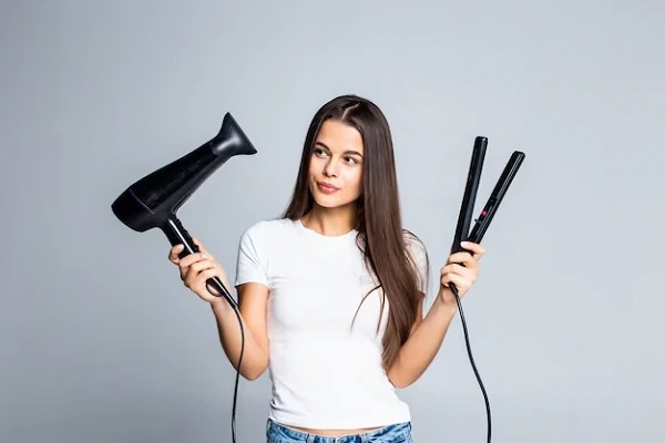 Can a hair dryer cause hair loss? 1 Can a hair dryer cause hair loss?