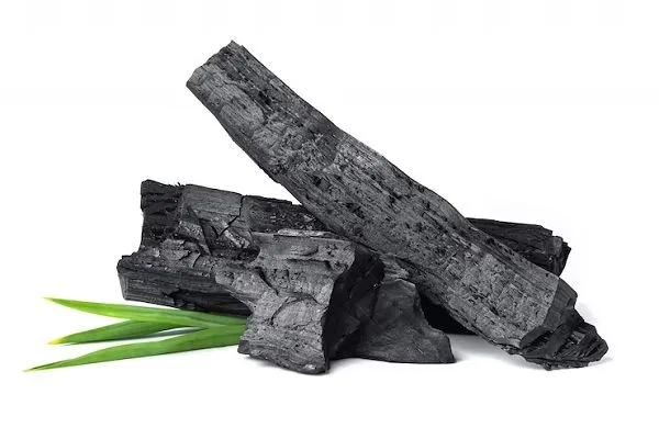 Carbón activado para el pelo