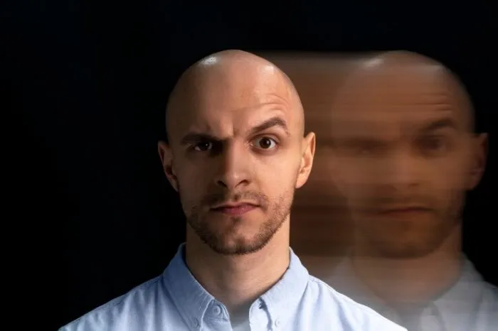 Jeune et chauve, avant 30 ans, que dois-je faire ?