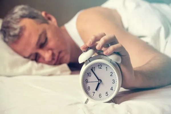 Comment l’insomnie affecte-t-elle nos cheveux ?