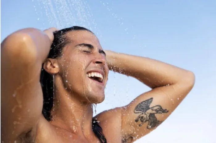 Comment le chlore des piscines affecte-t-il les cheveux ? 6 Comment le chlore des piscines affecte-t-il les cheveux ?