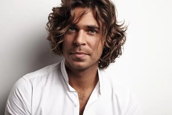 Cabello castaño: aprende a cuidarlo adecuadamente
