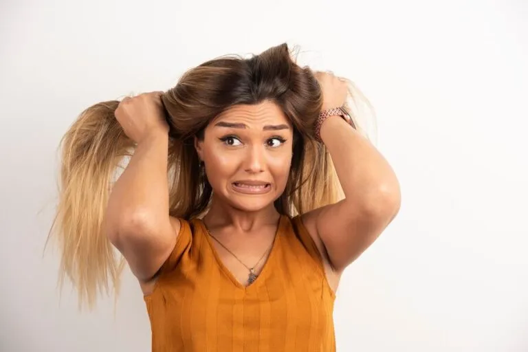 À quel âge est-il judicieux d’examiner ses cheveux ? 4 À quel âge est-il judicieux d’examiner ses cheveux ?