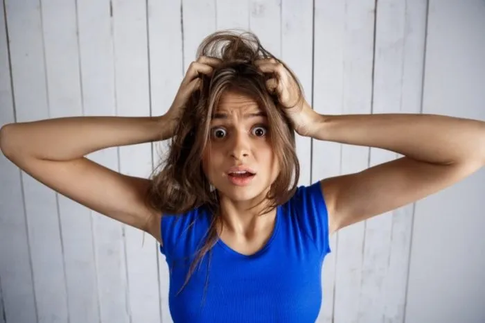 Quelles sont les causes de la chute des cheveux chez les femmes ? 3 Quelles sont les causes de la chute des cheveux chez les femmes ?
