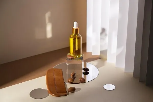 ¿Qué beneficios tiene el aceite de argán para el pelo?