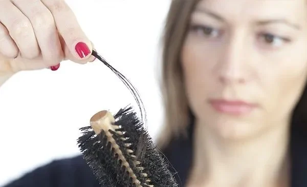 ¿Por qué se cae el cabello?