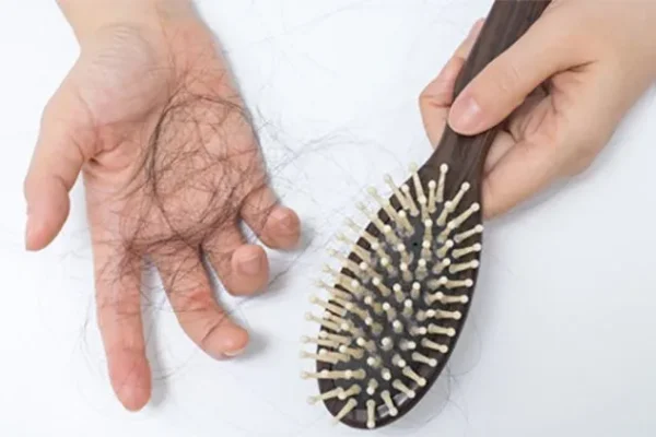 ¿Por qué se cae el pelo tras el parto?