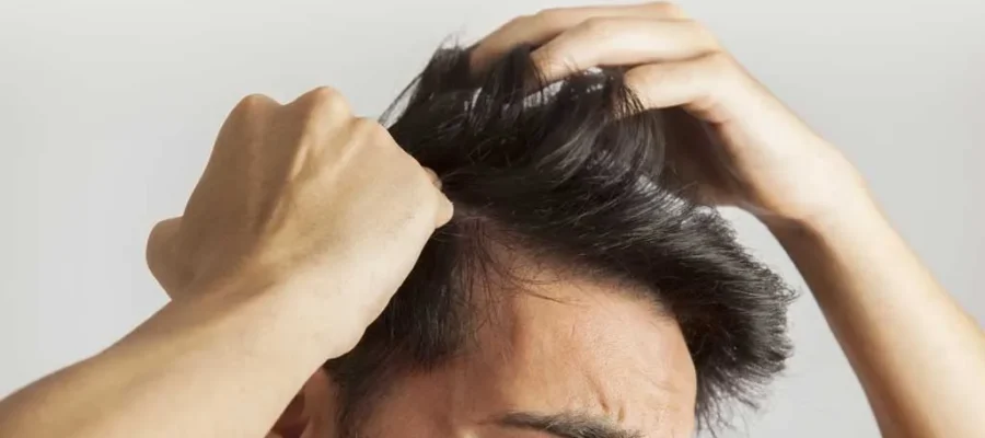 ¿Por qué se debilita nuestro pelo? Causas, factores y soluciones