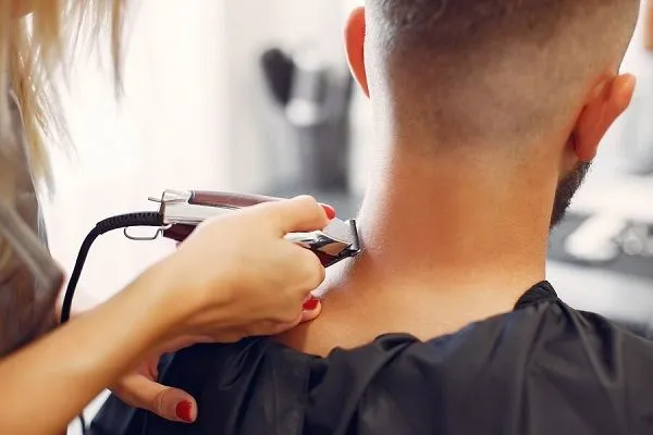 Les meilleures coupes de cheveux pour les hommes aux cheveux dégarnis