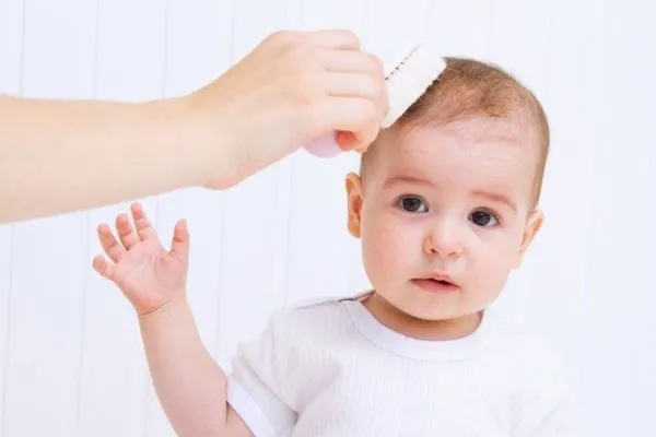 Caída del pelo en bebés, ¿por qué sucede?
