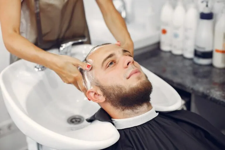 Lavage des cheveux pour les hommes