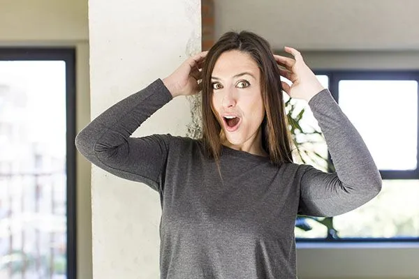 L’alopécie ménopausique : quel est son rapport avec la perte de cheveux ? 6 L’alopécie ménopausique : quel est son rapport avec la perte de cheveux ?