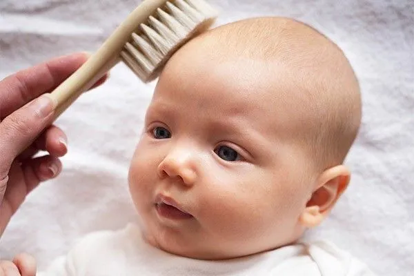 Caída del pelo en bebés, ¿por qué sucede?