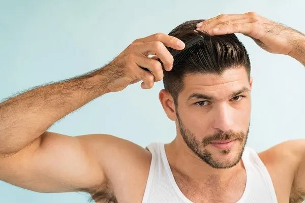 ¿Los productos fijadores de pelo causan alopecia?