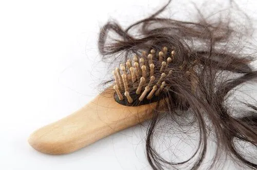 Se me cae mucho el pelo: ¿cuánto es normal y cuánto no?