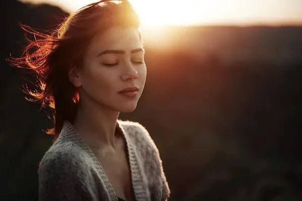 ¿El sol daña el cabello?