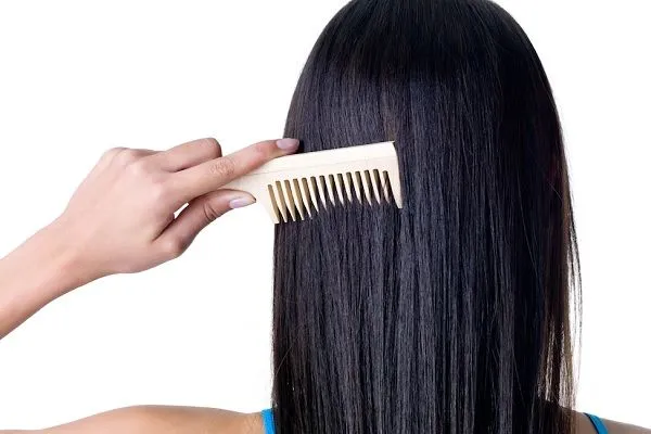 Trucos para cuidar el pelo graso