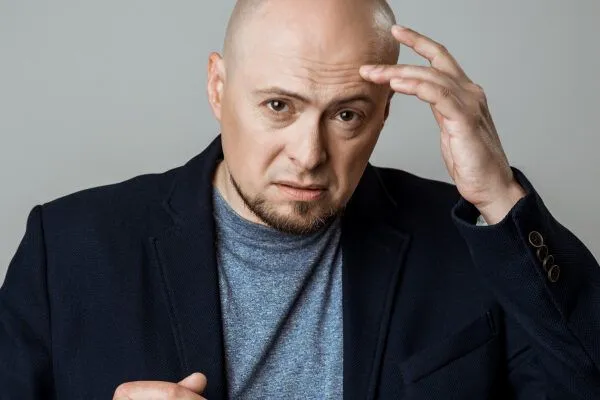 Le conseguenze psicologiche dell’alopecia e i microimpianti