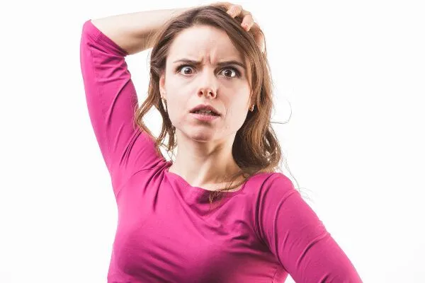 Perché cadono i capelli in grandi quantità? 2 Perché cadono i capelli in grandi quantità?