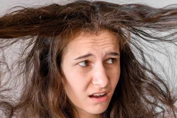 Perché cadono i capelli in grandi quantità? 5 Perché cadono i capelli in grandi quantità?