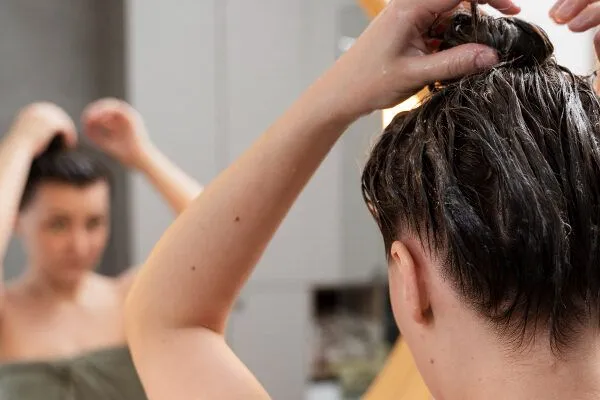 Cosa sono gli scrub per capelli e come usarli? 4 Cosa sono gli scrub per capelli e come usarli?