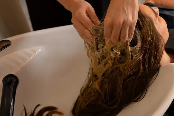 Va bene lavarsi i capelli tutti i giorni? 3 Va bene lavarsi i capelli tutti i giorni?