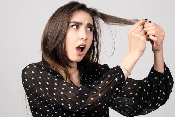 Tricotillomania, cos’è e come si cura? 6 Tricotillomania, cos’è e come si cura?