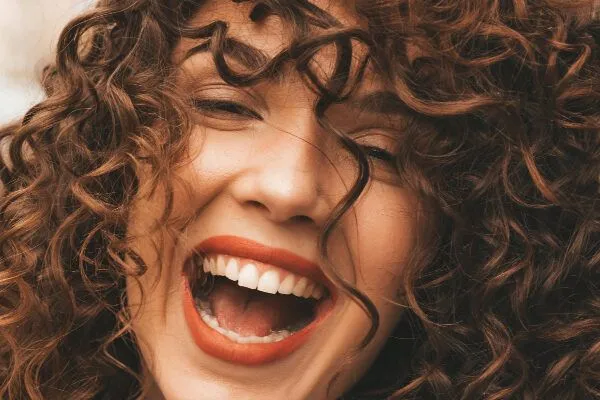 Come migliorare la densità dei capelli ricci 7 Come migliorare la densità dei capelli ricci