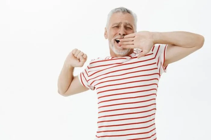 Astuces capillaires pour paraître plus jeune : Coiffures et soins