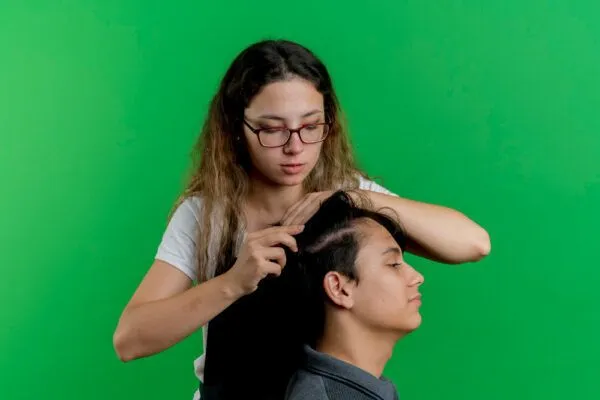 Caduta di capelli maschile e femminile: che differenza c’è? 7 Caduta di capelli maschile e femminile: che differenza c’è?