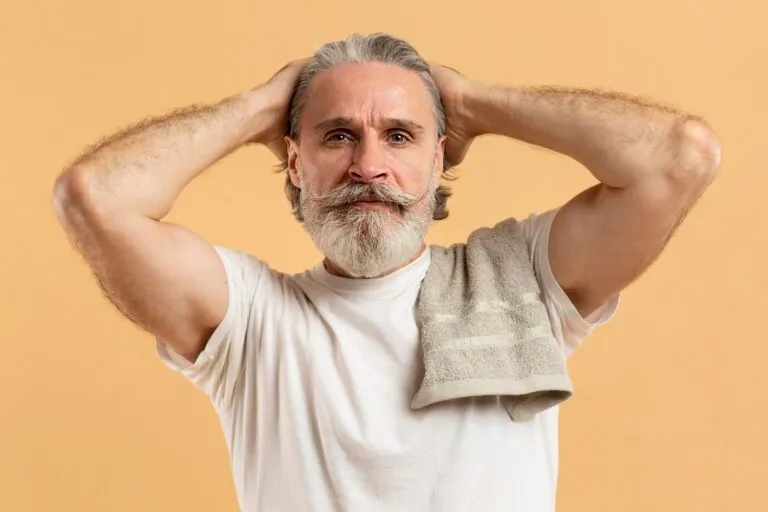 Chute de cheveux avec racines blanches : normal ou inquiétant ? 5 Chute de cheveux avec racines blanches : normal ou inquiétant ?