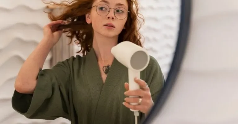 Mythes sur les cheveux : séparer la fiction de la réalité 1 Mythes sur les cheveux : séparer la fiction de la réalité