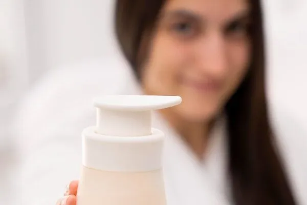 I modi migliori per prendersi cura dei capelli in inverno
