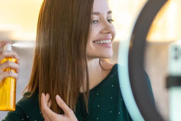 I prodotti per fissare i capelli causano l’alopecia? 4 I prodotti per fissare i capelli causano l’alopecia?