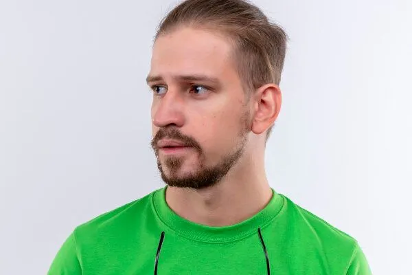 In che modo il cloro delle piscine influisce sui capelli? 4 In che modo il cloro delle piscine influisce sui capelli?