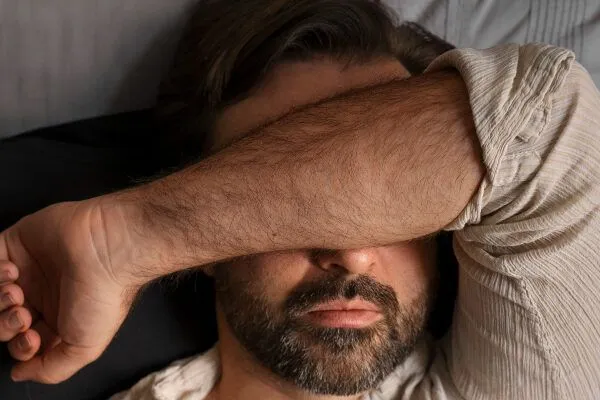 In che modo l’insonnia influisce sui nostri capelli? 4 In che modo l’insonnia influisce sui nostri capelli?