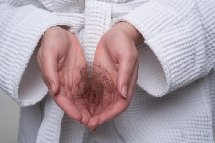 La greffe de cheveux est-elle douloureuse ? Tout savoir sur le confort de l’intervention 3 La greffe de cheveux est-elle douloureuse ? Tout savoir sur le confort de l’intervention