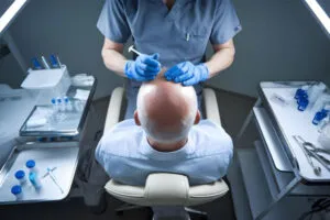 La rivoluzione della biotecnologia capillare: il 2026 segnerà la fine definitiva dell’alopecia?