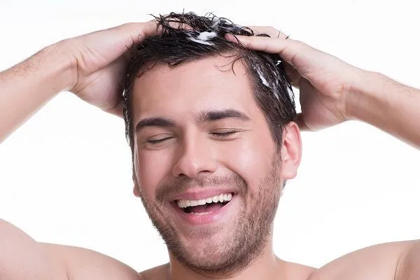 Minoxidil 5, che cos’è e come si usa per fermare la caduta dei capelli