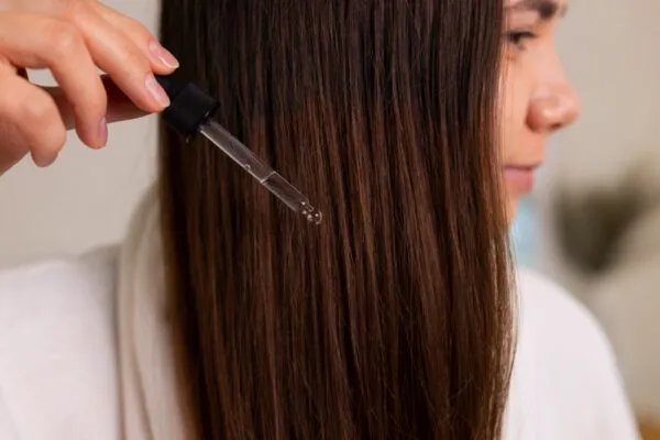 Olio di cocco per capelli secchi: come si applica?