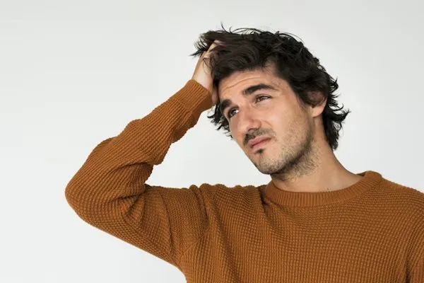 Perché i capelli smettono di crescere? 4 Perché i capelli smettono di crescere?