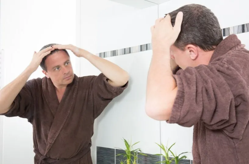 Obésité et perte de cheveux : comprendre le lien entre poids et santé capillaire 2 Obésité et perte de cheveux : comprendre le lien entre poids et santé capillaire