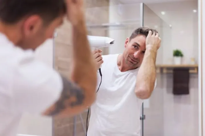 Testostérone et perte de cheveux : comprendre le lien hormonal