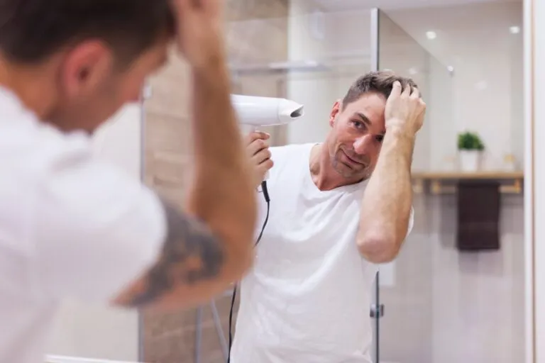 Pourquoi les cheveux cessent de pousser ? 2 Pourquoi les cheveux cessent de pousser ?