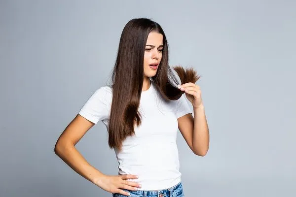Quali sono i benefici dell’aceto per i capelli?