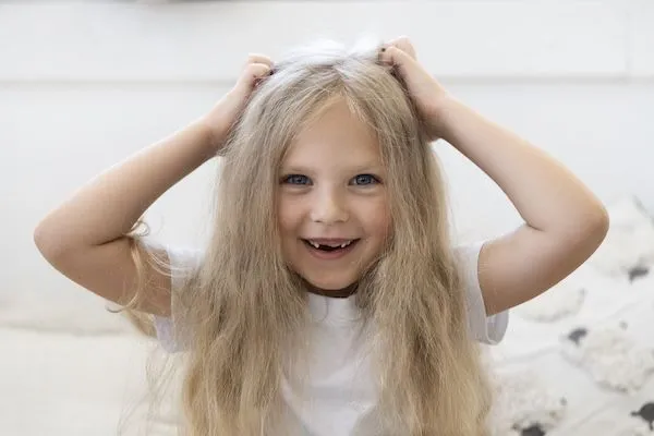 Bambini con capelli che non crescono: cosa fare?