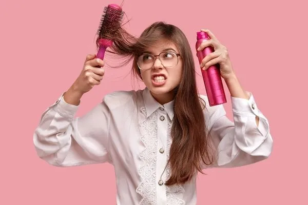 Capelli difficili da districare: ecco cosa fare