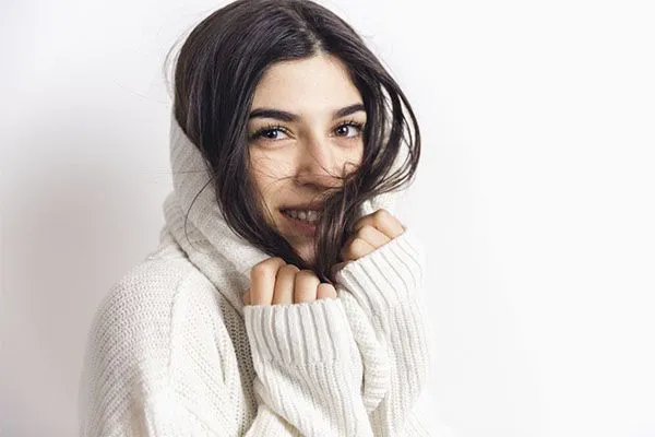 Prendre soin de ses cheveux en hiver : Guide et conseils
