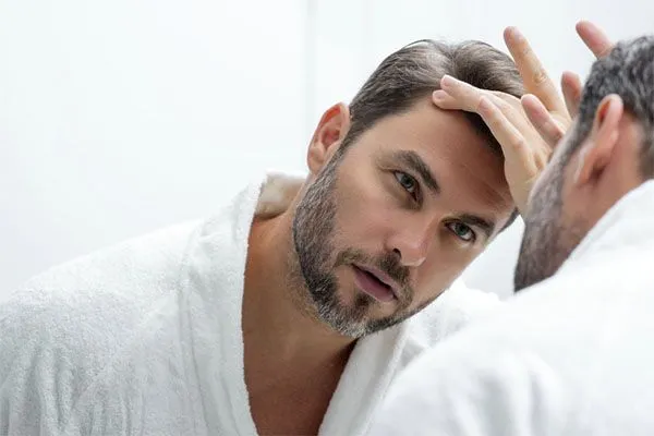 À quel âge commence la chute de cheveux ?